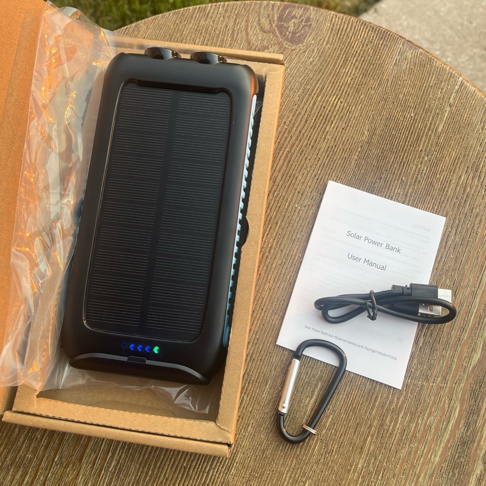 Solar-Charger-Power-Bank - Picture 4 of 7